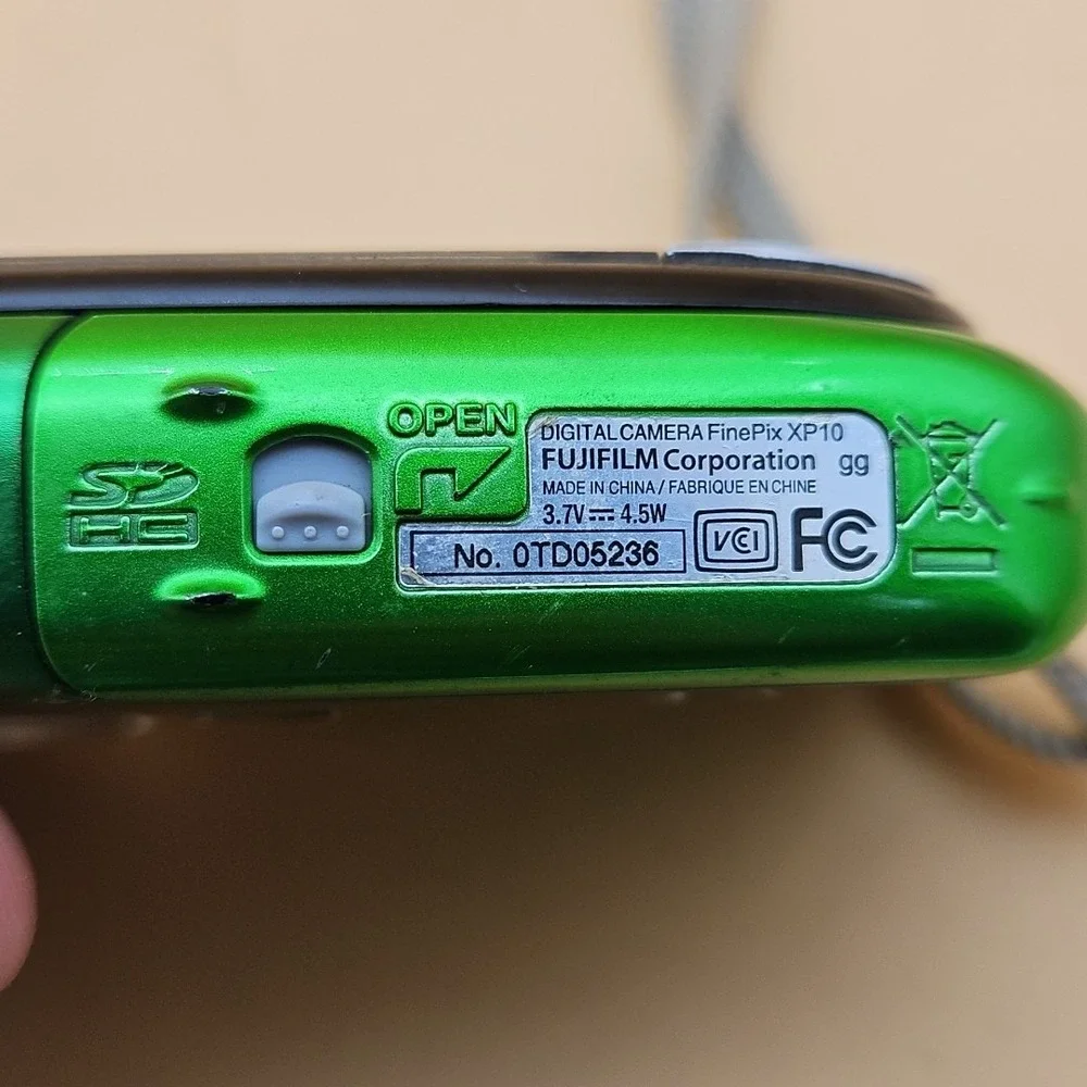 Fujifilm FinePix X Series XP10 Digital Camera Green Untested As Is For Parts